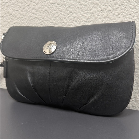 Vintage Coach Black Leather XL Pleated Leather Wristlet Clutch